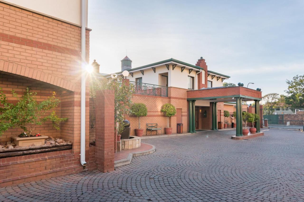 Courtyard Hotel Rosebank Johannesburg Exterior photo
