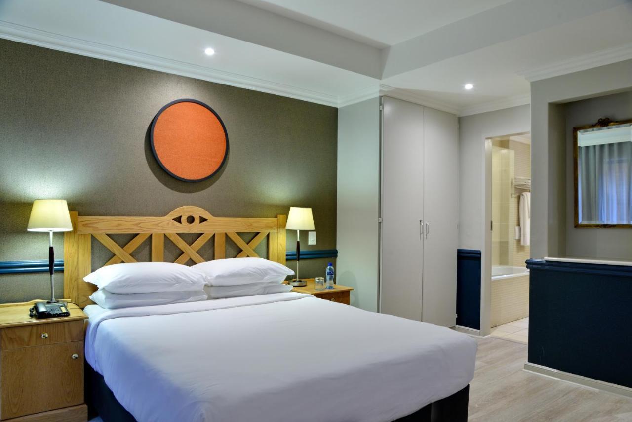 Courtyard Hotel Rosebank Johannesburg Exterior photo