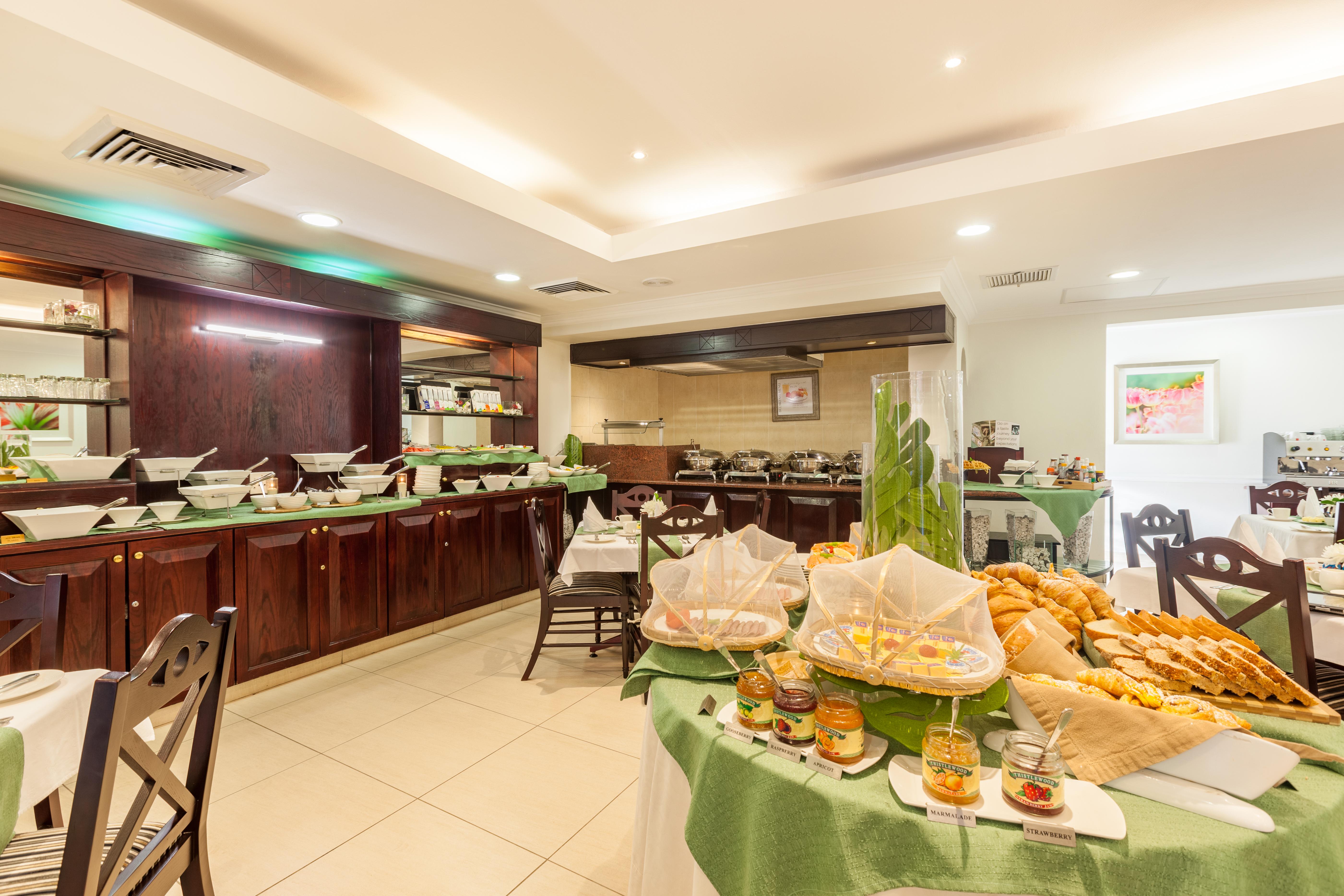 Courtyard Hotel Rosebank Johannesburg Exterior photo
