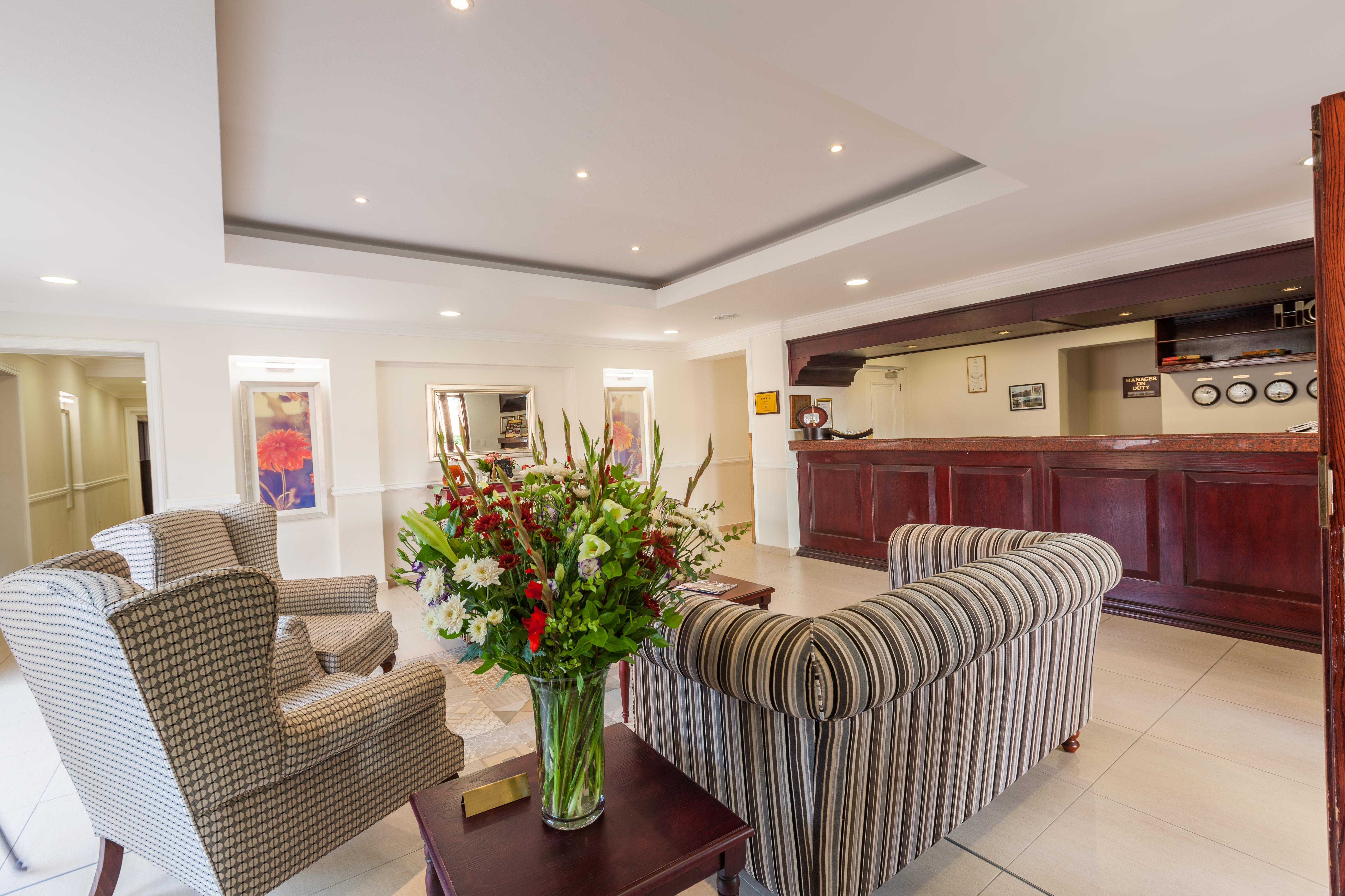 Courtyard Hotel Rosebank Johannesburg Exterior photo