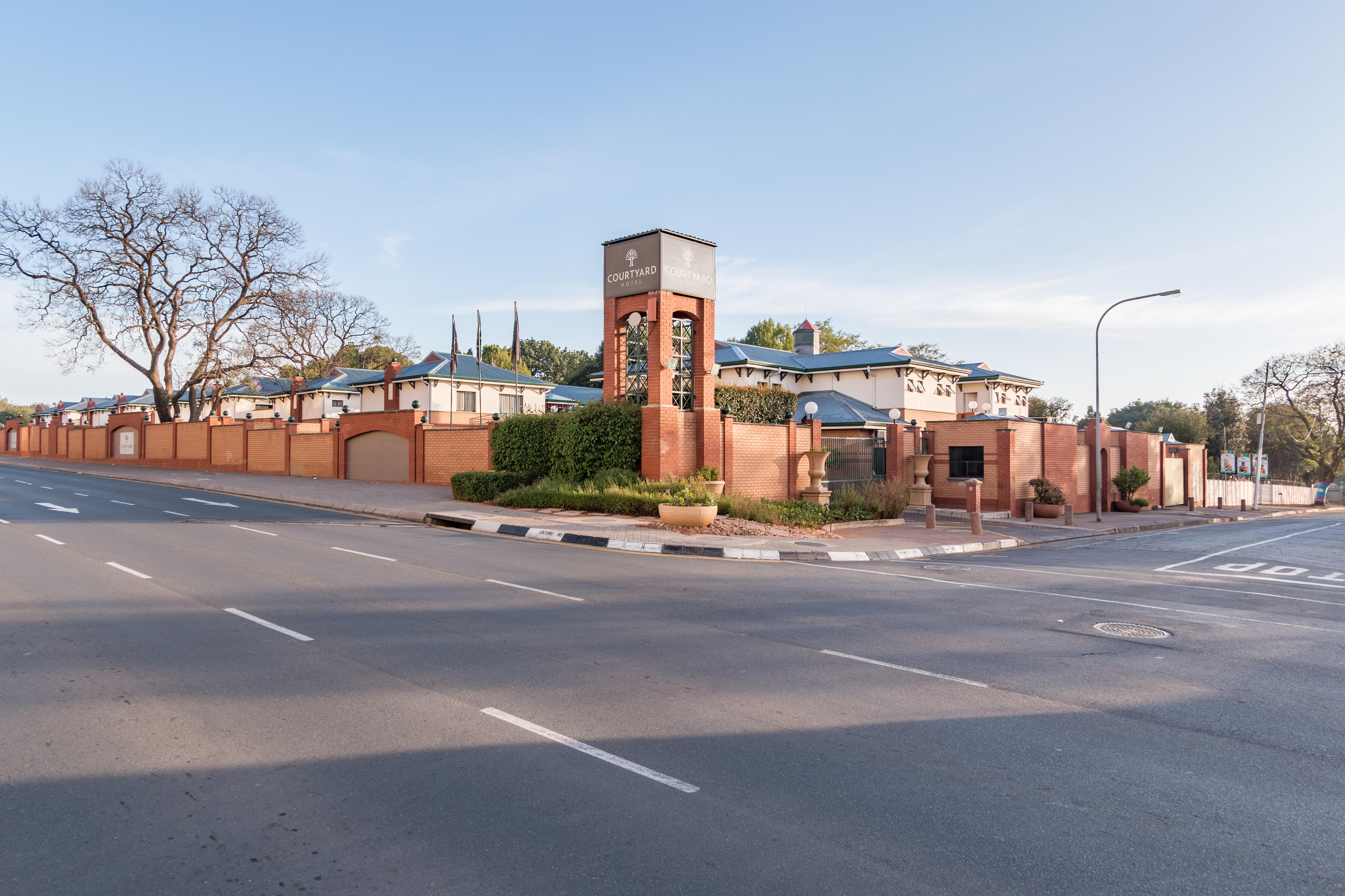 Courtyard Hotel Rosebank Johannesburg Exterior photo