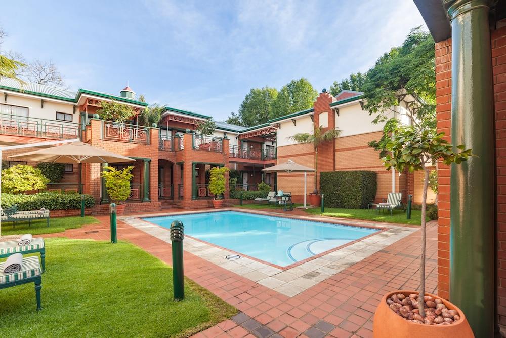 Courtyard Hotel Rosebank Johannesburg Exterior photo
