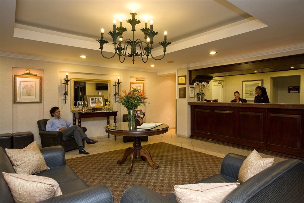 Courtyard Hotel Rosebank Johannesburg Exterior photo