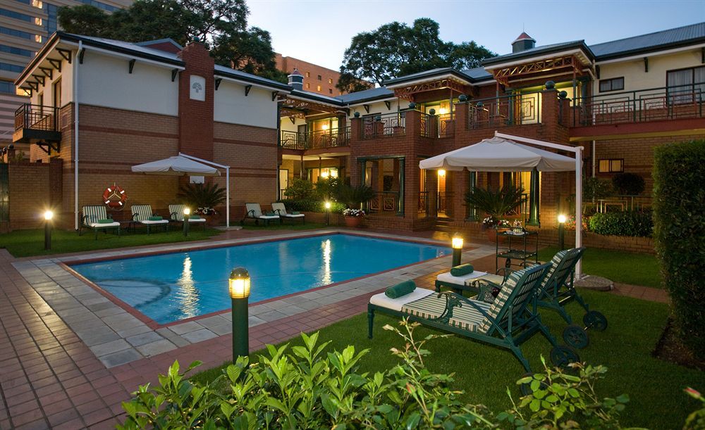Courtyard Hotel Rosebank Johannesburg Exterior photo