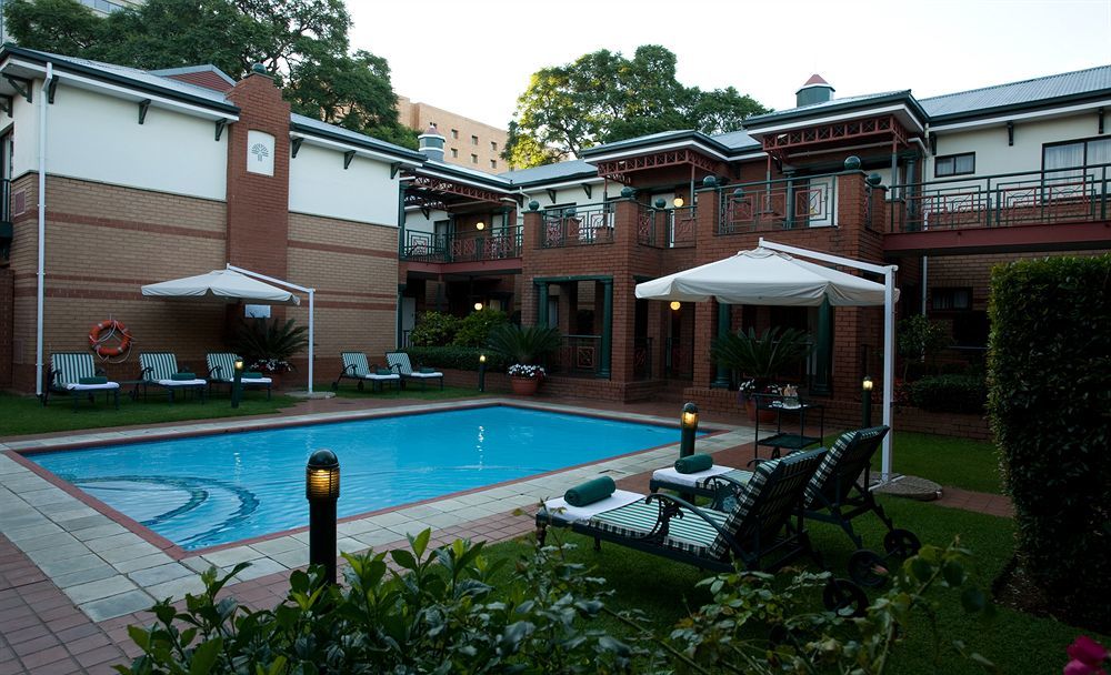 Courtyard Hotel Rosebank Johannesburg Exterior photo