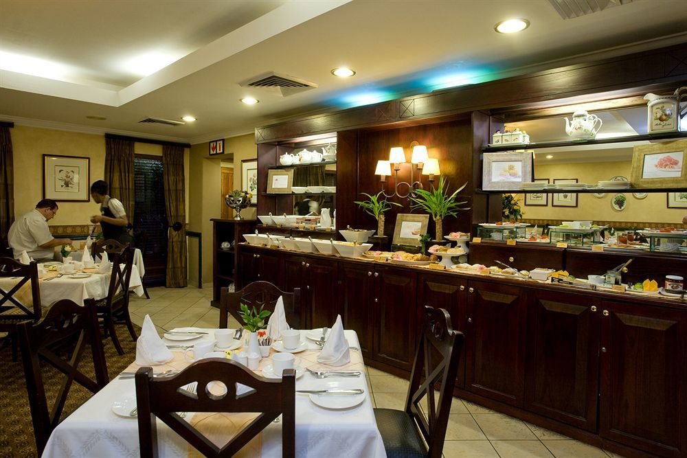 Courtyard Hotel Rosebank Johannesburg Exterior photo