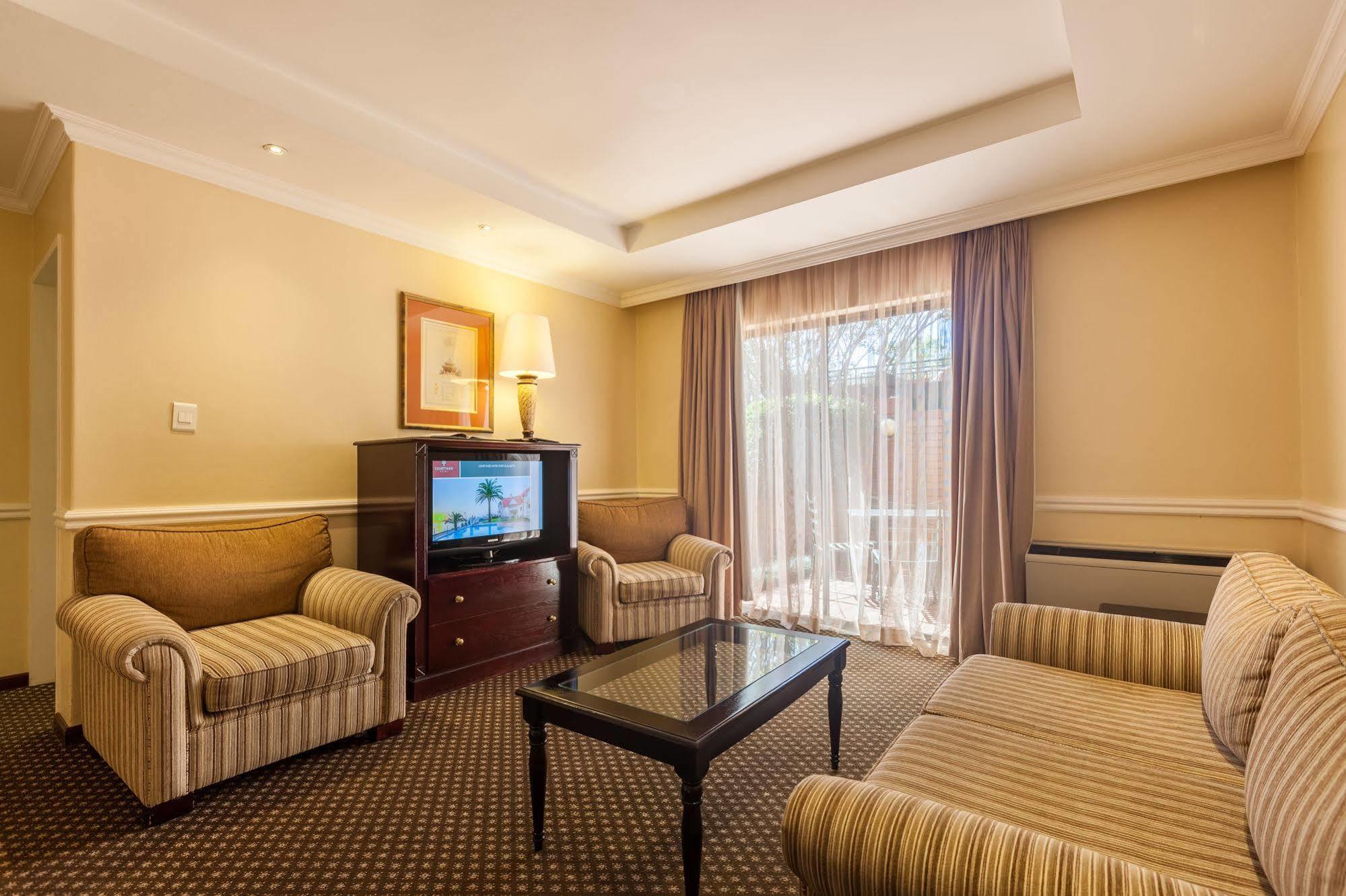 Courtyard Hotel Rosebank Johannesburg Exterior photo