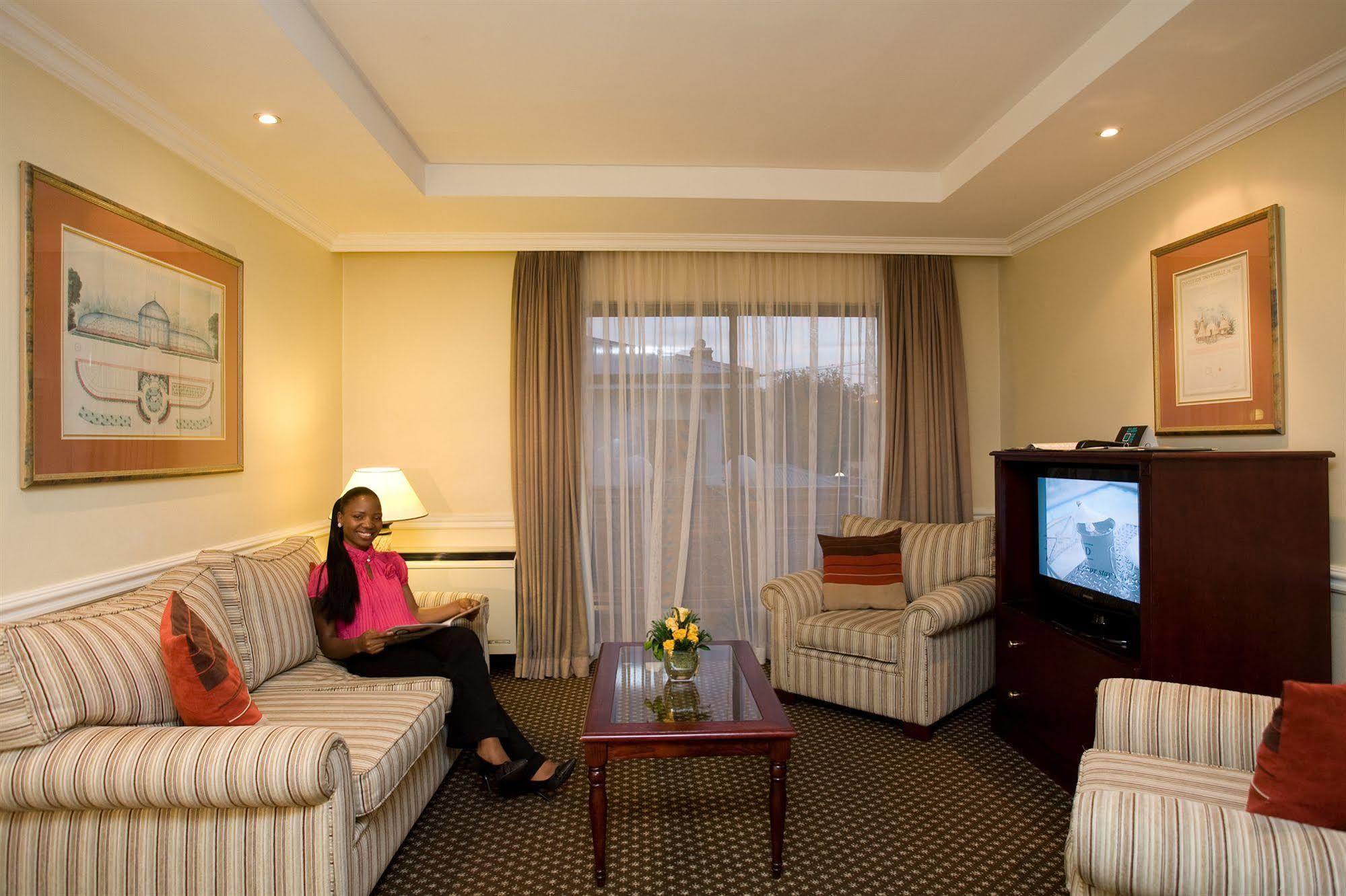 Courtyard Hotel Rosebank Johannesburg Exterior photo